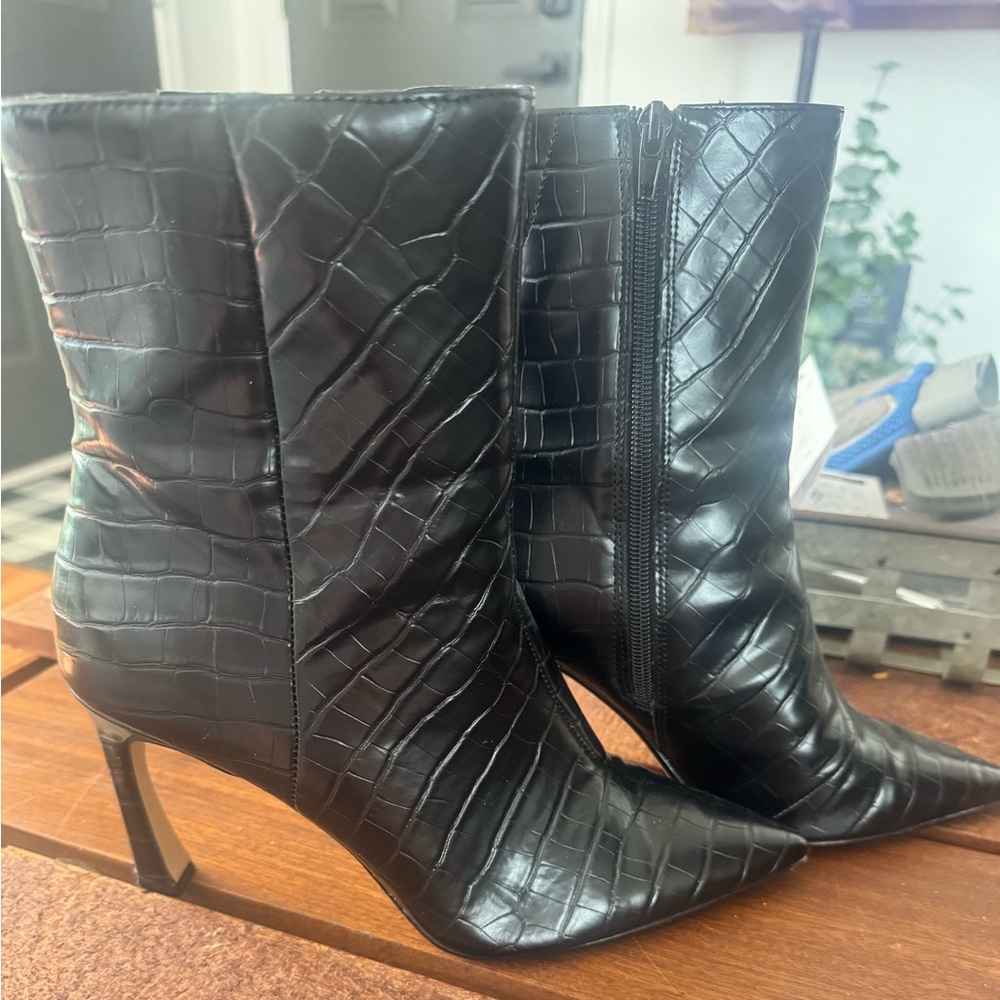 Express Black pointed toe Boots